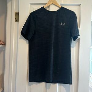 Under armor black crewneck medium shirt